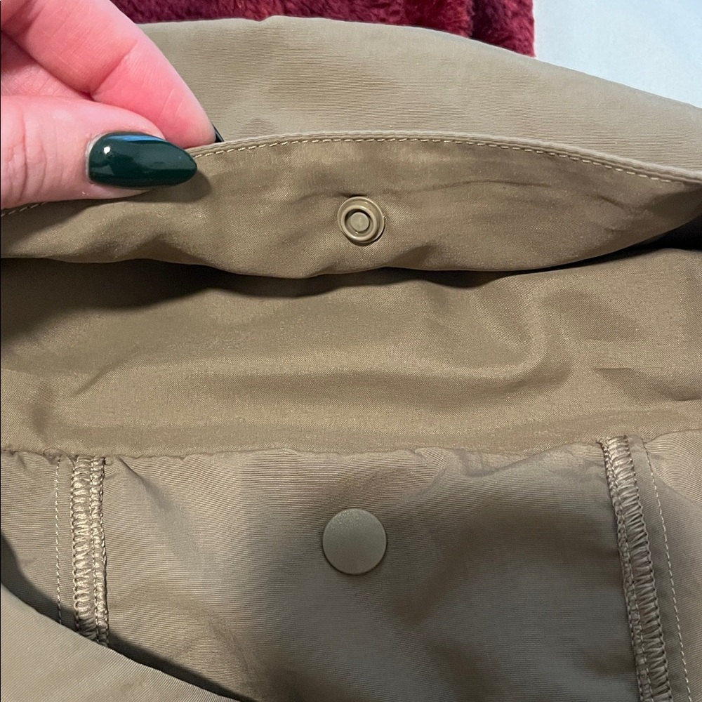 Windbreaker - image 4